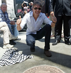 Adrian Fernandes accepts Walk of Fame Award