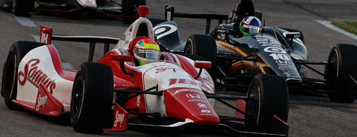 Justin Wilson leads Dario Franchitti at Texas