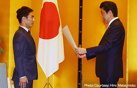 Takuma Sato and Shinzō Abe, Prime Minister of Japan