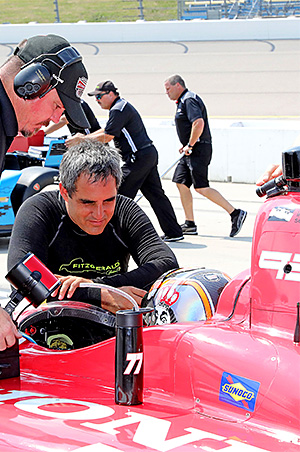 Juan Pablo Montoya chats with Oriol Servia