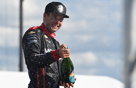 Will Power sprays champagne Detroit