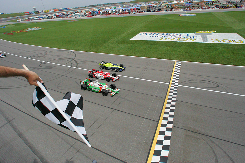 Tony Kanaan won at Kansas in 2005 by a whisker over Dan Wheldon and Vitor Meira.