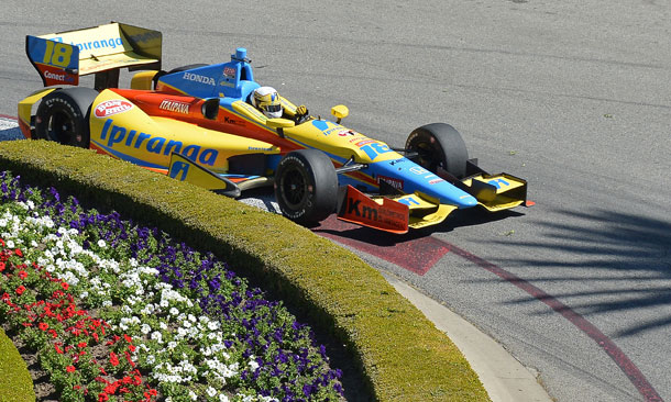 Ana Beatriz navigates fountain turn at Long Beach