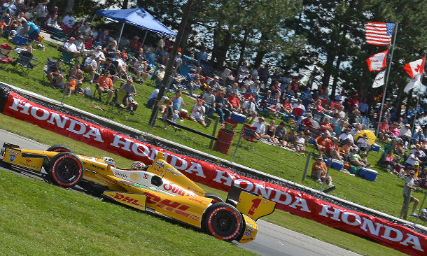 Ryan Hunter-Reay navigates the Esses at Mid-Ohio