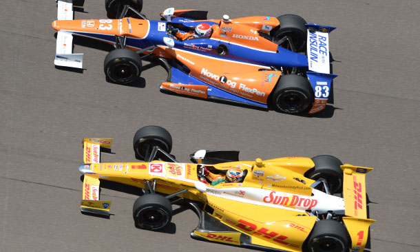Charlie Kimball (Honda) and Ryan Hunter-Reay (Chevrolet)