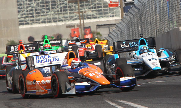 Charlie Kimball leads a pack at Baltimore