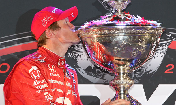 Scott Dixon kisses the Astor Cup