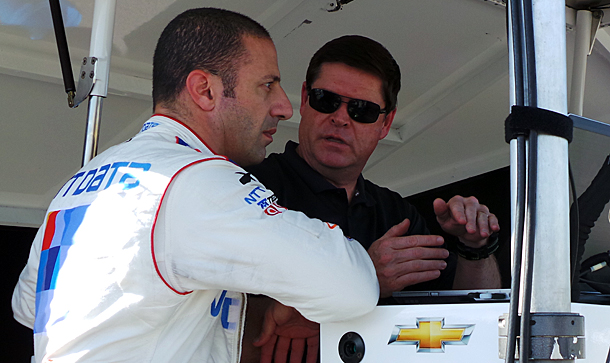 Tony Kanaan, left, with engineer Eric Cowdin