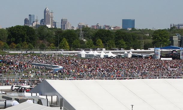 Carb Day Crowd