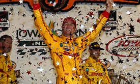 Thumbnail for Hunter-Reay blitzes way to victory in Iowa