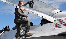 Thumbnail for Hunter-Reay flying high after ride in USAF Thunderbirds F-16