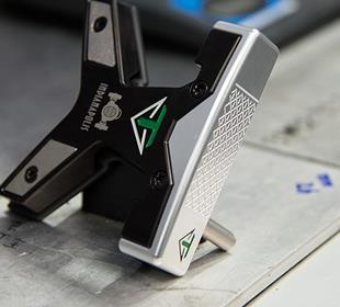 'Indianapolis' putter uses cutting-edge racing materials, technology