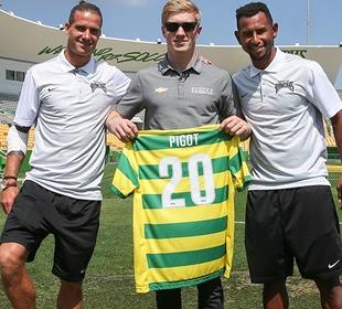 Pigot gets a kick out of meeting Rowdies soccer players