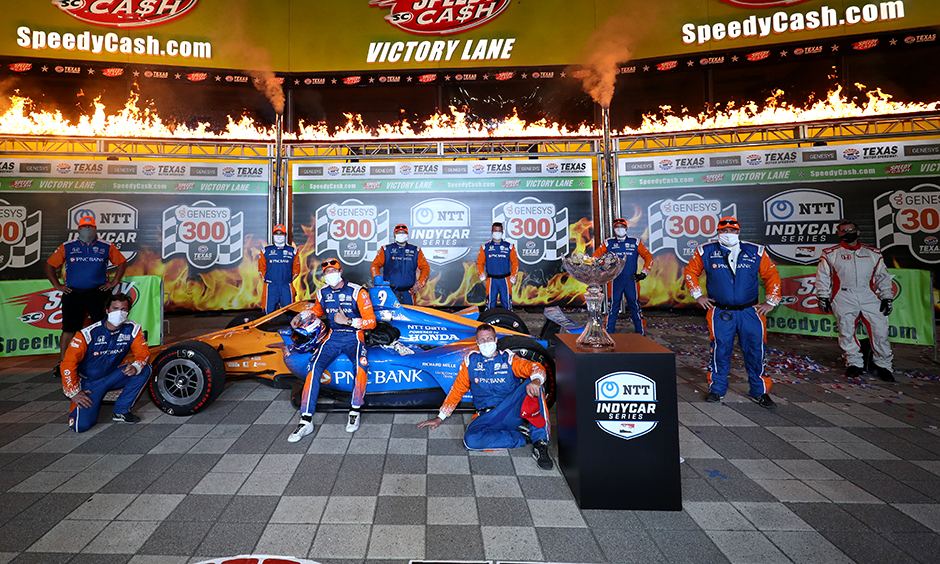 The No .9 PNC Bank Chip Ganassi Racing crew, aka The Wolfpack, in Victory Lane.